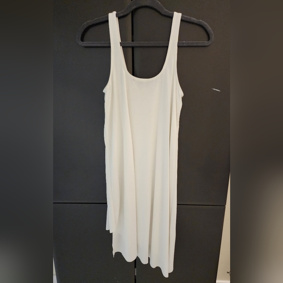 Asymmetrical White dress - Picture 2 of 3